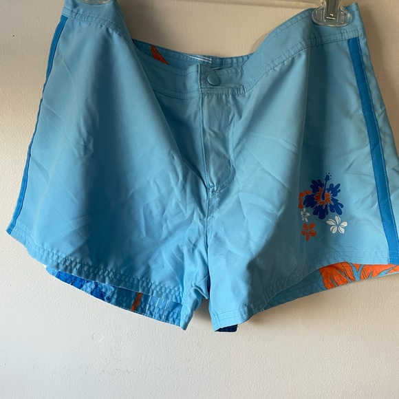 Board shorts reversible. - Picture 2 of 4